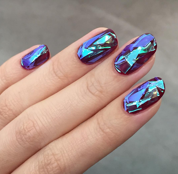 broken-glass-nail-art-trend