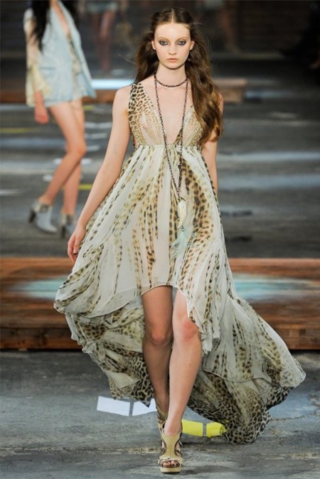 Top-15-Summer-Dresses-With-Asymmetrical-Hemlines