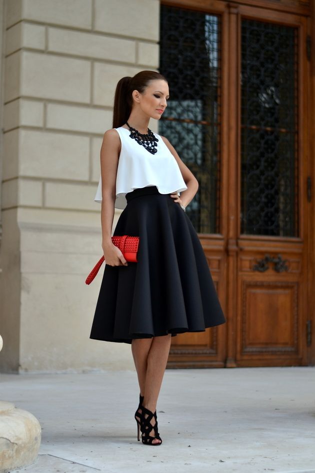Street style white crop top and vaporous skirt